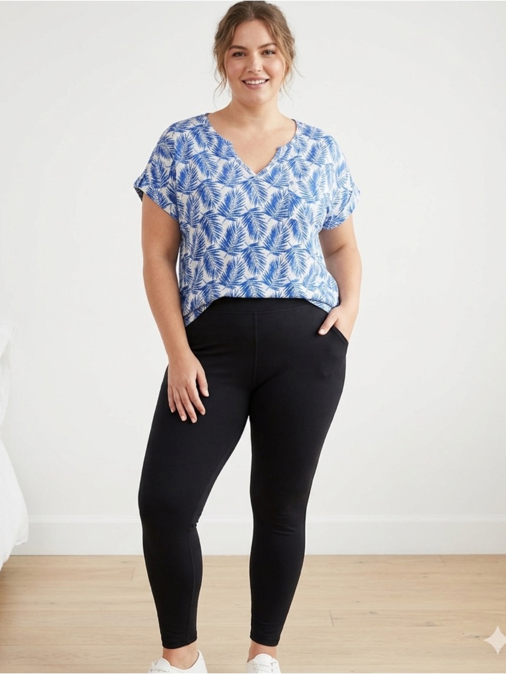 V-Neck Short Sleeve Tee in Blue Palm Print